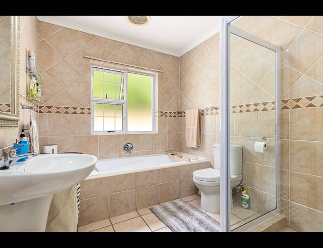 3 BEDROOM HOUSE FOR SALE IN WEST BEACH